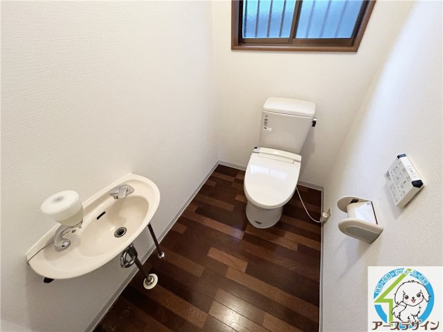 明石市鳥羽倉庫付貸家のトイレ