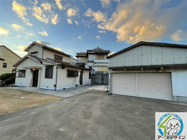 明石市鳥羽倉庫付貸家の外観