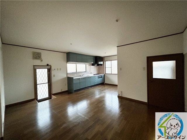 明石市鳥羽倉庫付貸家