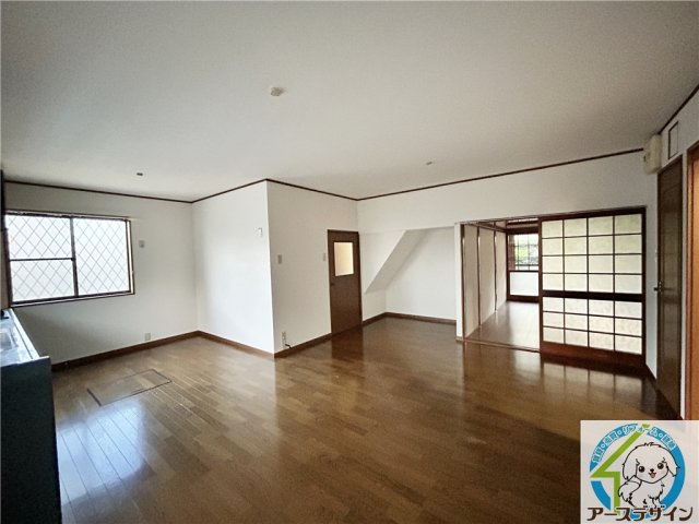 明石市鳥羽倉庫付貸家の居間・リビング