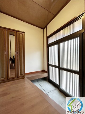 明石市鳥羽倉庫付貸家の玄関