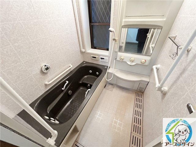 明石市鳥羽倉庫付貸家の浴室