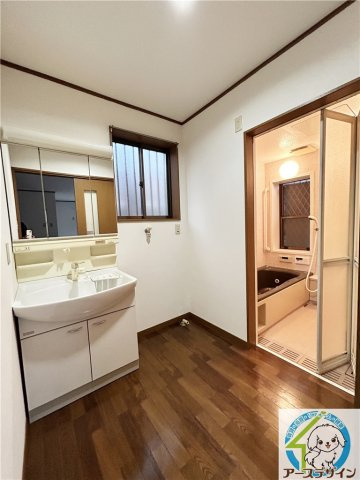 明石市鳥羽倉庫付貸家の洗面所