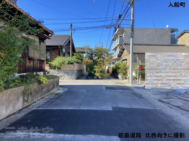 碧南市入船町の前面道路含む現地写真|前面道路　北西向き