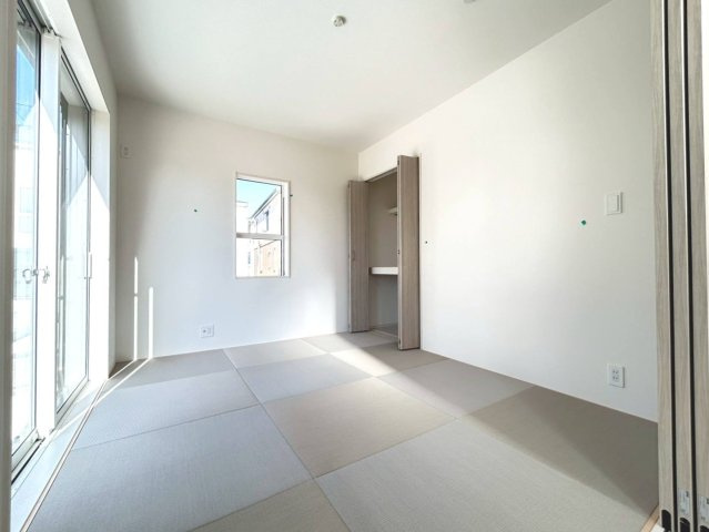 ブルーミングガーデン　江南市江森町西　全4区画分譲の洋室|全居室に【２４時間換気システム】を設置。家の中の空気をいつも新鮮に保ちます。カビの発生を抑えられます。
気密性に優れているため、部屋によっての温度差が小さく、家中どこでも快適に過ごせます。