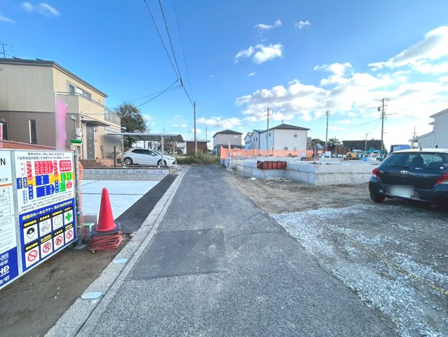 ブルーミングガーデン　江南市江森町西　全4区画分譲の前面道路含む現地写真|「現地（2025年11月4日）撮影」　
■前面道路　
■ヤマダ不動産　株式会社リライフ