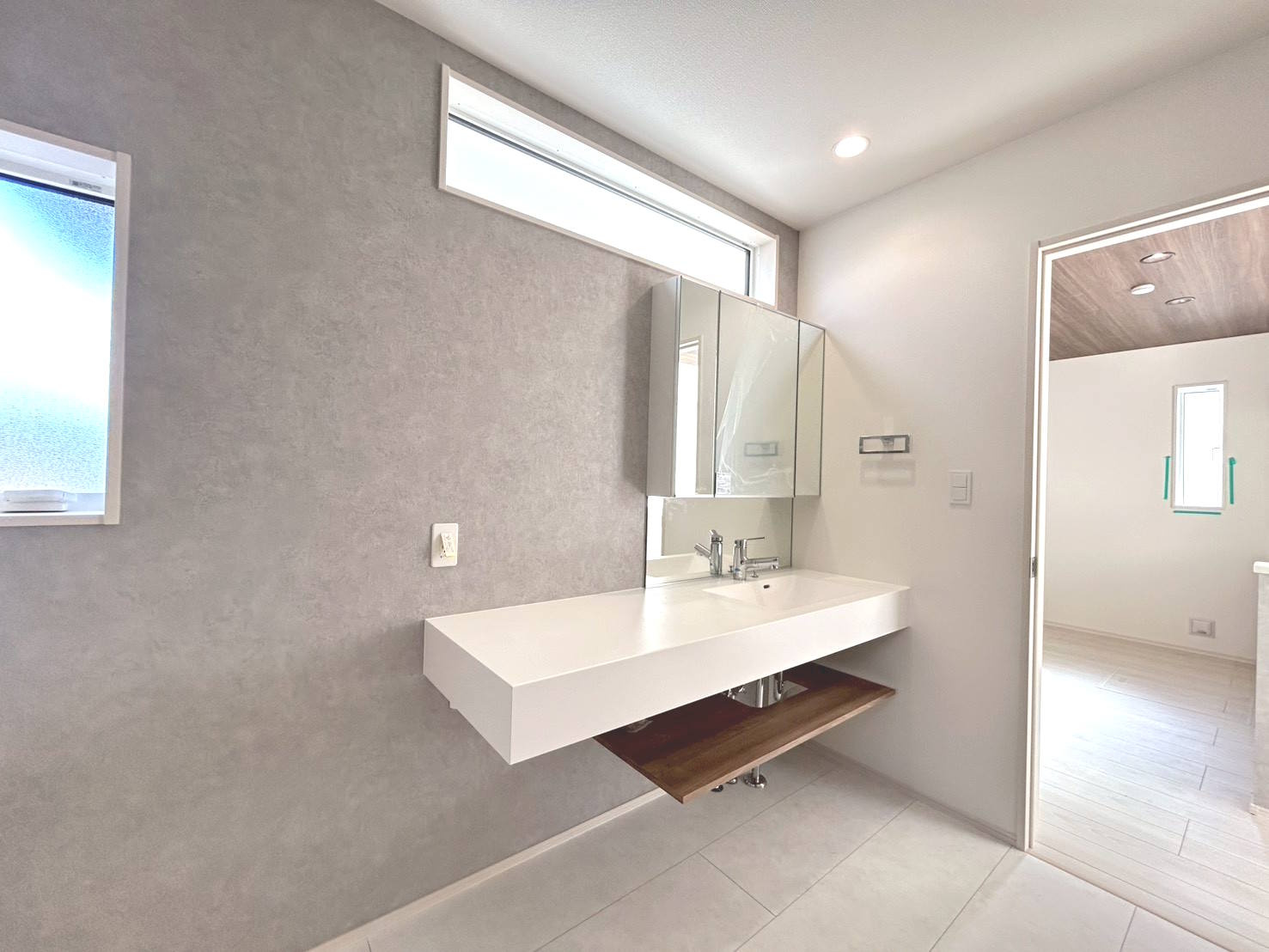 ブルーミングガーデン　江南市江森町西　全4区画分譲の浴室|浴室は【ほっカラリ床】【魔法瓶びん槽】【エアインシャワー】【浴室換気乾燥機】の高機能設備の仕様です。
雨の日の洗濯物乾燥や、日々のお手入れにも便利で、浴室をスッキリ清潔に保てます。