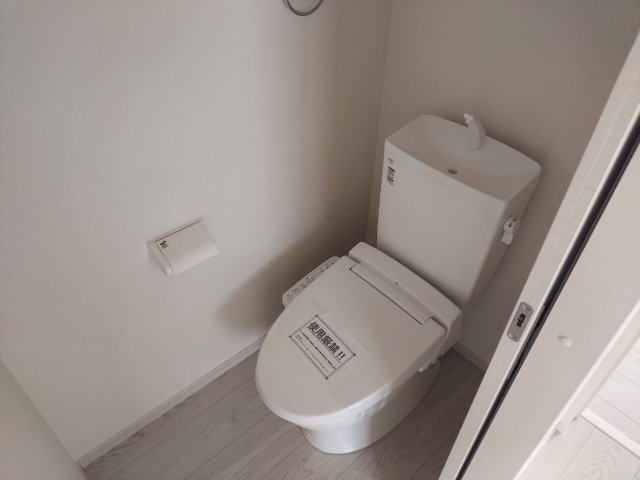 宝塚市山本西2丁目新築一戸建のトイレ|2階トイレ　温水洗浄便座付き