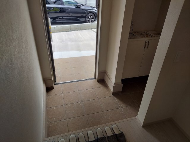 宝塚市山本西2丁目新築一戸建の玄関