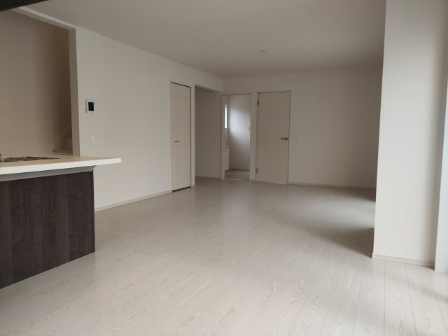 宝塚市山本西2丁目新築一戸建の居間・リビング