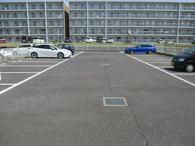 レオネクスト伊吹Ⅲの駐車場