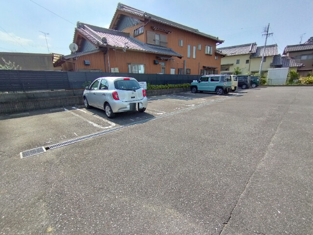 エンプレスＫの駐車場