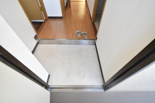 ウエストフィールド里中の玄関