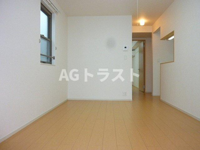 【居間・リビング】 | ジェルメ・メゾンⅡ | ゆったりとしたリビングです