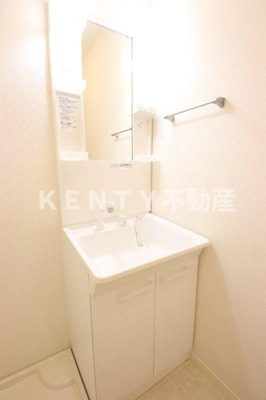 【洗面所】 | ヒルズT＆H | 明るい洗面所です