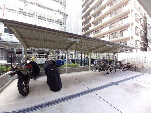 セレニテ神戸西クレアの駐車場