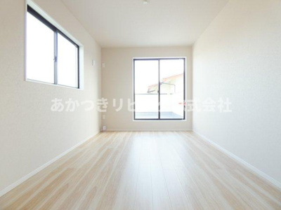 【洋室】 | 真岡市亀山22期 | 2面採光の明るい室内♪