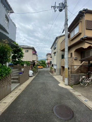 【前面道路含む現地写真】 | 一戸建　山科区西野山桜ノ馬場町 | 前面道路幅員約4.5ｍ