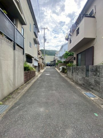 【前面道路含む現地写真】 | 一戸建　山科区西野山桜ノ馬場町 | 交通量の少ない閑静な住宅街です