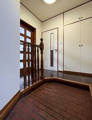 【玄関】 | 峯村ビル | 収納もある玄関です