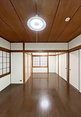 【居間・リビング】 | 峯村ビル | こちらの居間で趣味の時間をお楽しみください