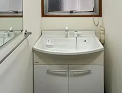 【独立洗面台】 | 峯村ビル | 独立洗面台、小物を置くことができて便利です