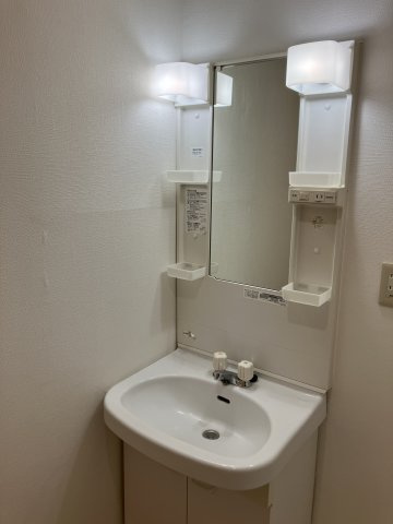 ニューサイトマンション足立の洗面所