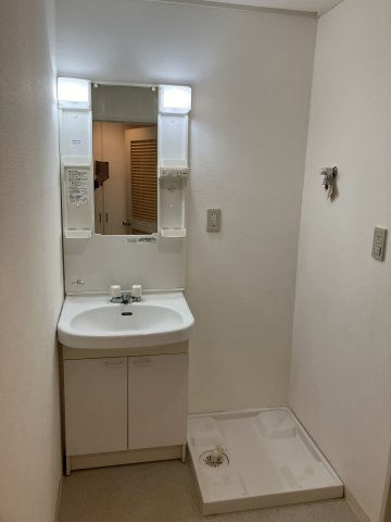 ニューサイトマンション足立の設備|洗濯機置き場