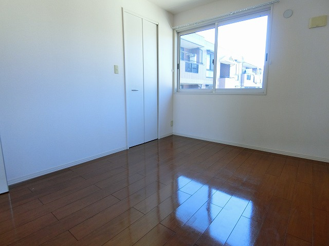 ウィスタリア・ガーデンBの寝室|写真は同建物の別部屋を参考に掲載しております。