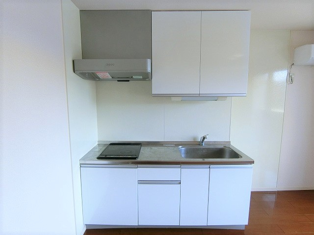 ウィスタリア・ガーデンBのキッチン|写真は同建物の別部屋を参考に掲載しております。