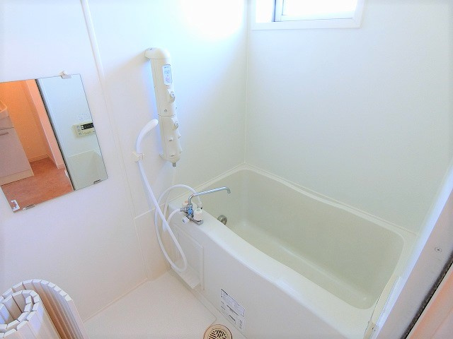 ウィスタリア・ガーデンBの浴室|写真は同建物の別部屋を参考に掲載しております。