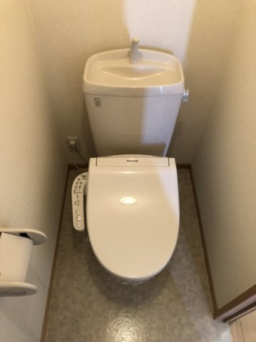 グランドール　コート　Ｂのトイレ|反転間取りの別部屋です