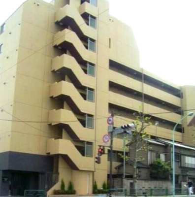 【外観】 | エルミタージュ代田橋 | 鉄筋コンクリート造のがっちりとした建物。