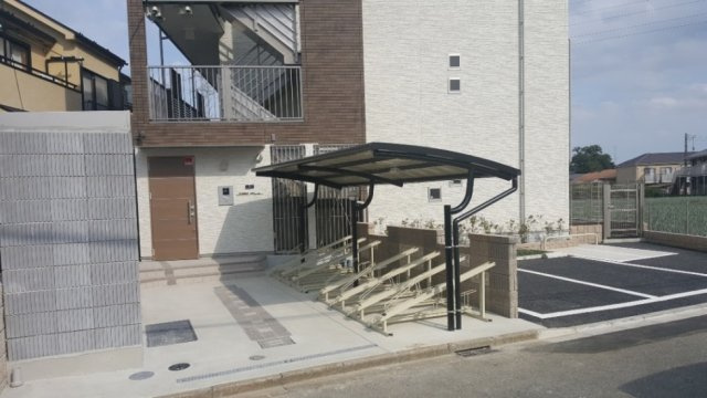 クレイノリヴェールのその他|物件入り口/駐輪場