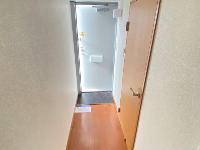 レオパレスアクアグレイス和光の玄関