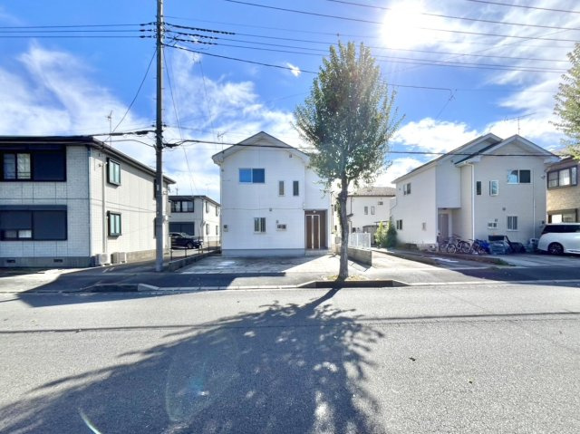 【中古戸建】伊勢崎市田中島町の外観|■外観｜永く住むほどに愛着を深める、味わい豊かなデザインです。