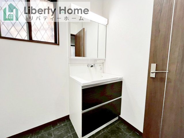 古河市諸川　中古戸建の独立洗面台