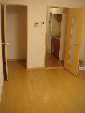 レオパレスＴａｋｅｓ　１の居間・リビング