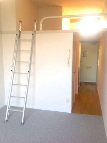 レオパレスカメリアの居間・リビング