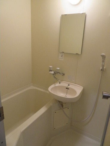 コートYMDウエストの浴室