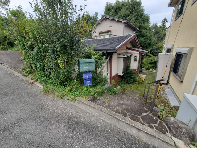生駒市北新町戸建ての前面道路含む現地写真