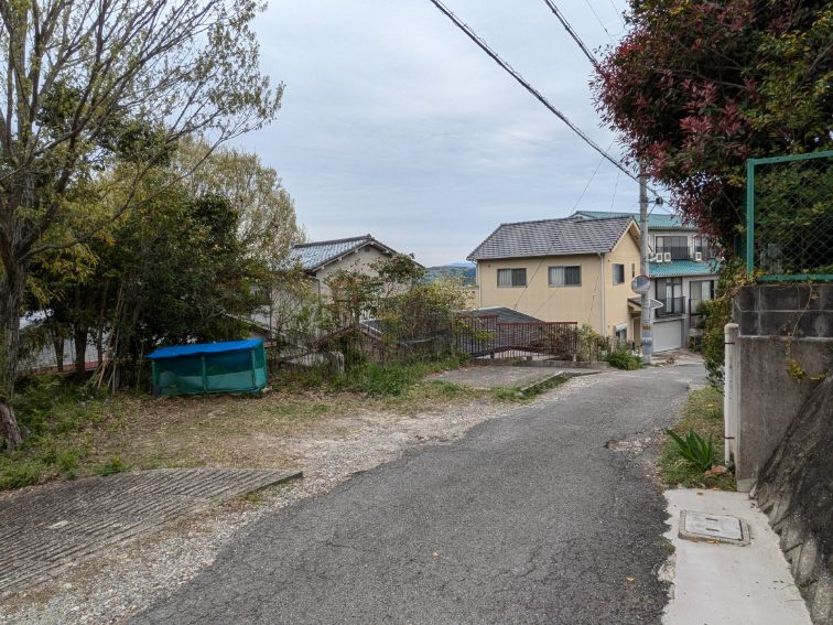 生駒市北新町戸建ての前面道路含む現地写真