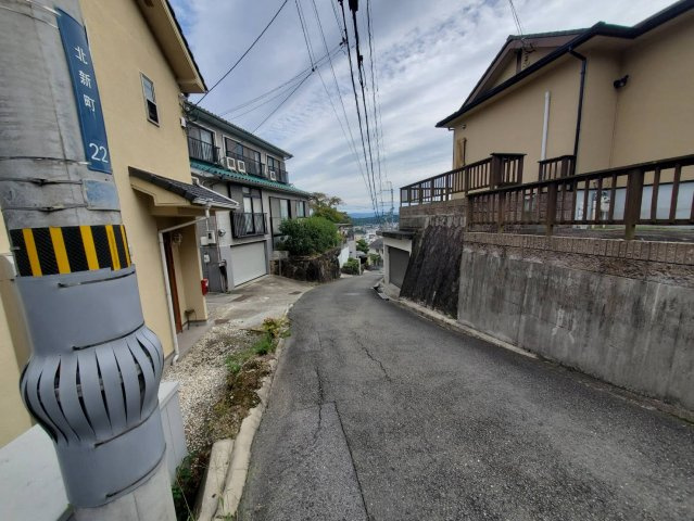 生駒市北新町戸建ての前面道路含む現地写真