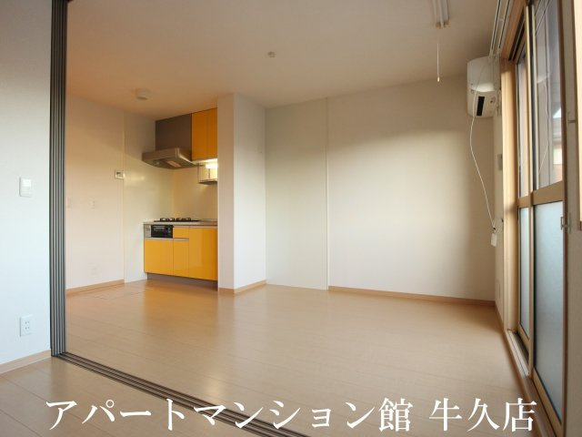 アルバ Ｂの居間・リビング|リビング全景