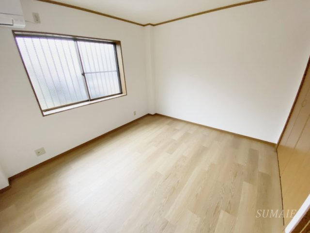 第二酒井マンションの居間・リビング|洋室です☆