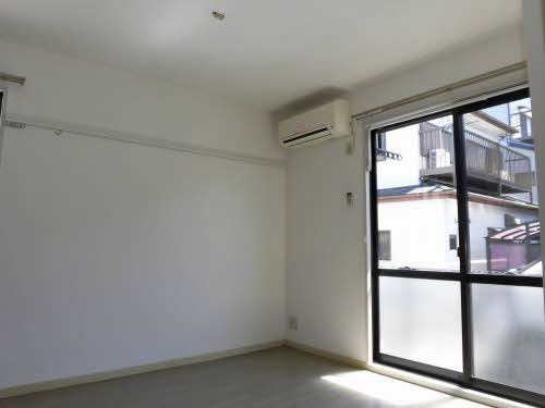 ファミール・ビレジ C棟の居間・リビング