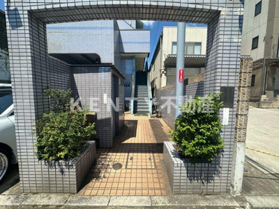 【エントランス】 | ブルーハイム駒岡 | エントランスです