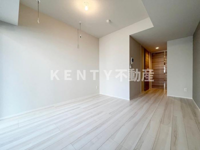 【居間・リビング】 | ロイジェント山王 | こちらのリビングで趣味の時間をお楽しみください