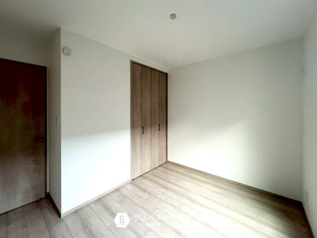 東大阪大蓮東2丁目新築戸建の洋室|各洋室には収納があるので収納場所には困りません◎