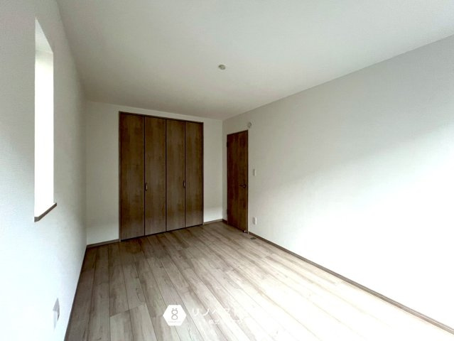 東大阪大蓮東2丁目新築戸建の洋室|落ち着いたカラーのフローリングで木の温もりも感じられますね！